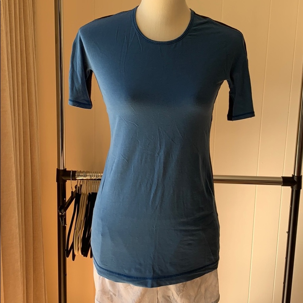 Lululemon Size 4 Color Block Tee - image 2